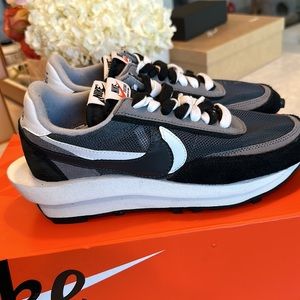Nike Waffle Sacai size 6.5 men (8 women)